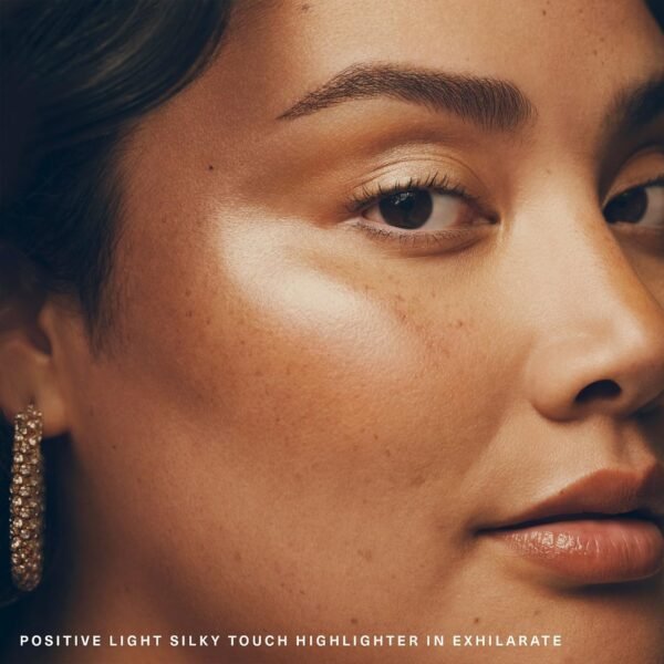 1742192653 by Selena Gomez Positive Light Silky Touch Highlighter Exhilarate.jpg