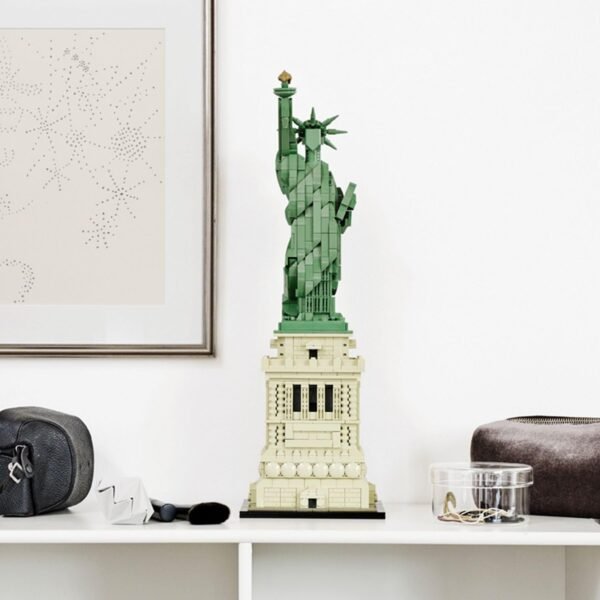 LEGO Architecture Statue of Liberty 21042 Model Building Set Collectible New York City Souvenir Creative Home Decor or Office Centerpiece Great Gift Idea for Adults and Teens.jpg