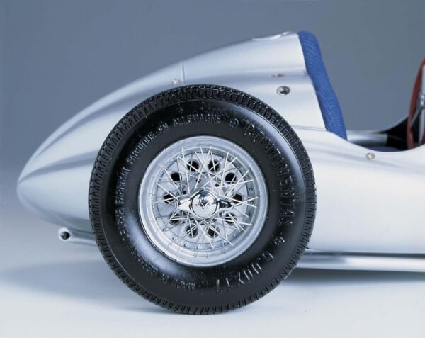 1744079051 CMC Classic Model Cars Mercedes Benz W165 1939 118 Scale Detailed Assembled Collectible Historic Antique Vehicle Replica.jpg