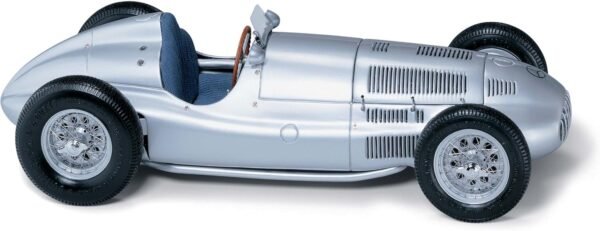 CMC Classic Model Cars Mercedes Benz W165 1939 118 Scale Detailed Assembled.jpg