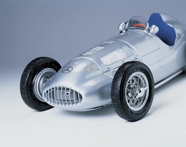 CMC Classic Model Cars Mercedes Benz W165 1939 118 Scale Detailed Assembled Collectible Historic Antique Vehicle Replica.jpg