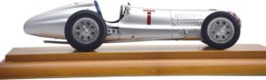 CMC Classic Model Cars Mercedes Benz W154 Grand Prix France 1938 Limited.jpg