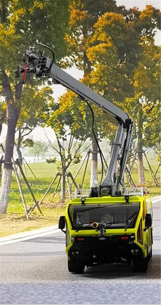 OshKosh Striker 3000 Airport Main Battle 6X6 Fire Truck Green.jpg